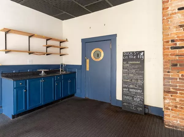 Gloucester, MA 01930,197 E. Main U:1&2