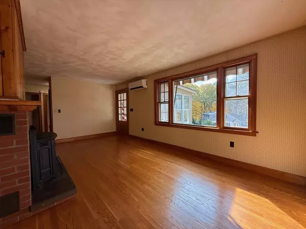 Deerfield, MA 01373,7 Stage Road