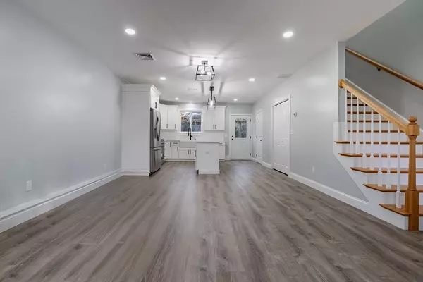 Fall River, MA 02723,219 Earle St #3