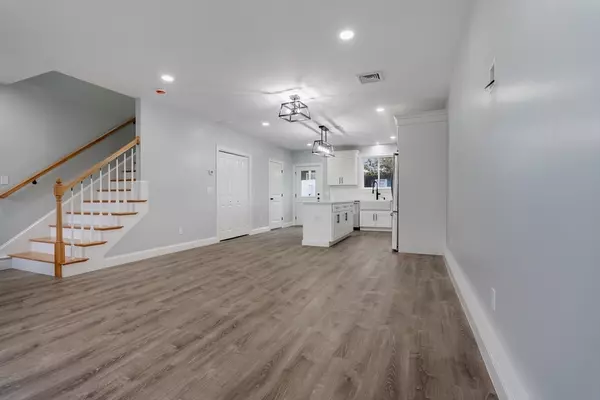 Fall River, MA 02723,215 Earle St #1