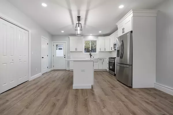 Fall River, MA 02723,217 Earle St #2