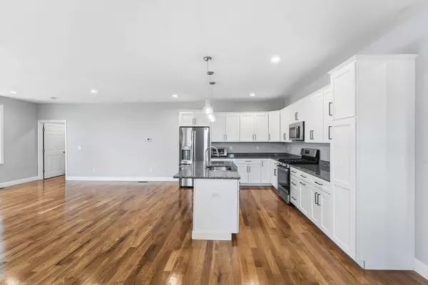 Uxbridge, MA 01569,100 Spring Hill Dr #100