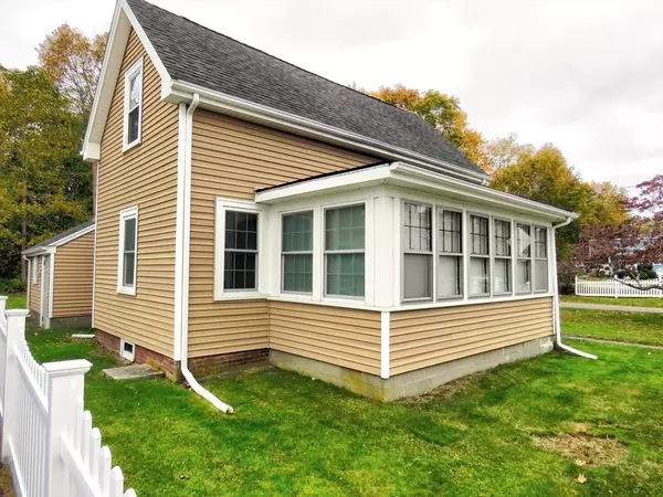 Rockland, MA 02370,9 Old Market St