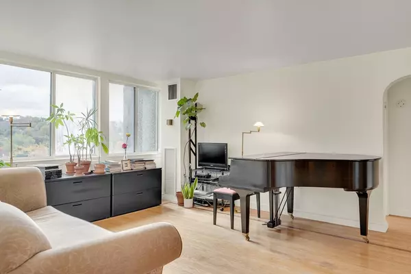 Brookline, MA 02445,1731 Beacon St #717