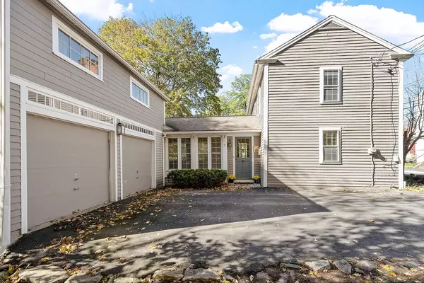 Sterling, MA 01564,17 Maple St