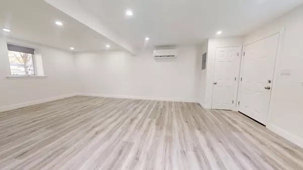 Waltham, MA 02452,10 A Beaver Brook Road #1