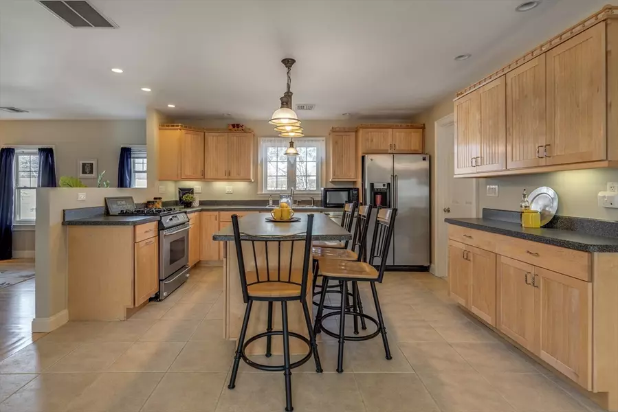 2 Melvin St #2, Wakefield, MA 01880