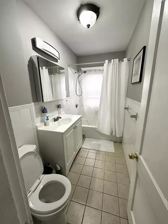 Somerville, MA 02145,72 Grant St #1