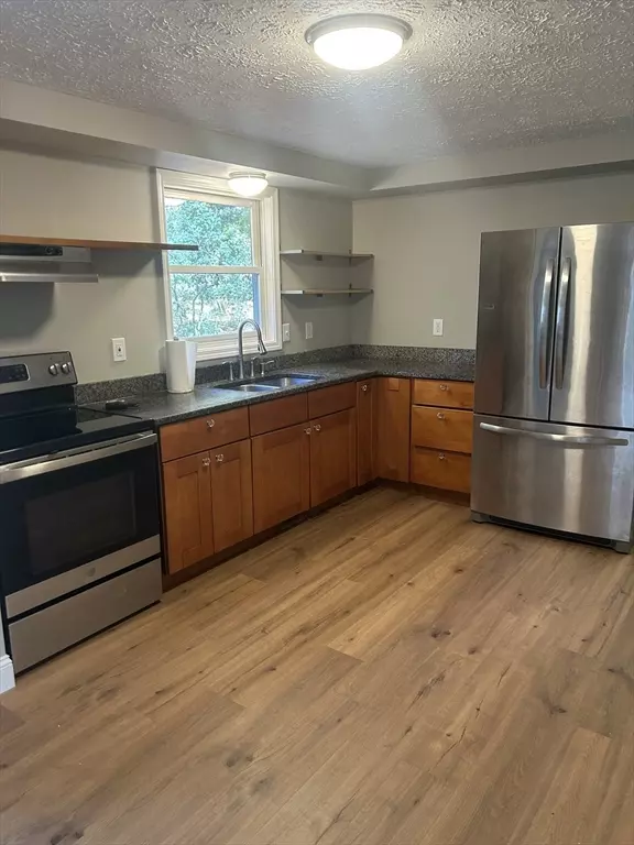 Holden, MA 01520,67 Donald Avenue