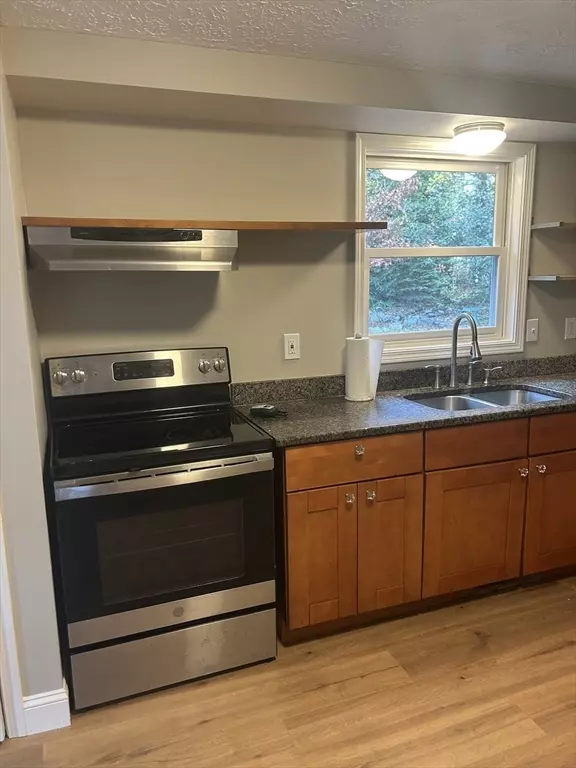 Holden, MA 01520,67 Donald Avenue