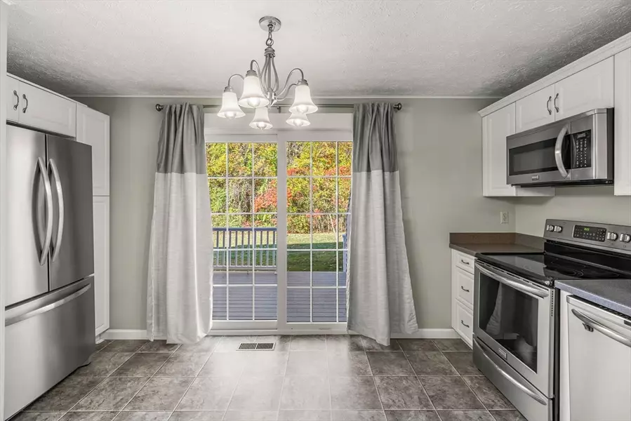 32 Fox Meadow Rd #E, Leominster, MA 01453