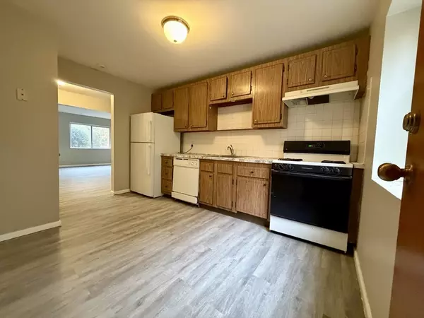 Sharon, MA 02067,40 Bayberry Dr #1