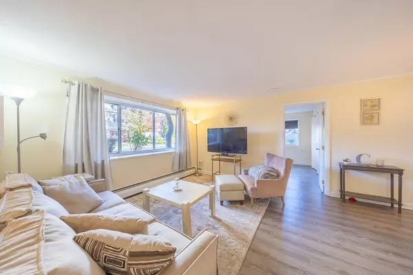 Melrose, MA 02176,220 Essex St #1