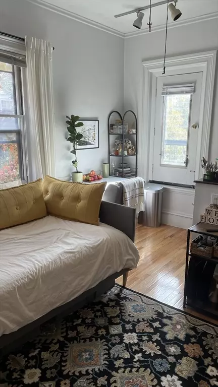 Boston, MA 02108,49 Brimmer St #5