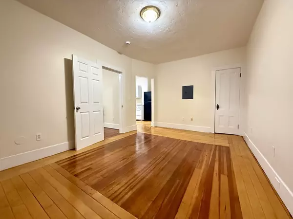 Attleboro, MA 02703,11 John Street #12