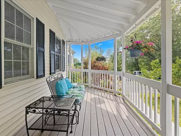 Upton, MA 01568,6 Wood St