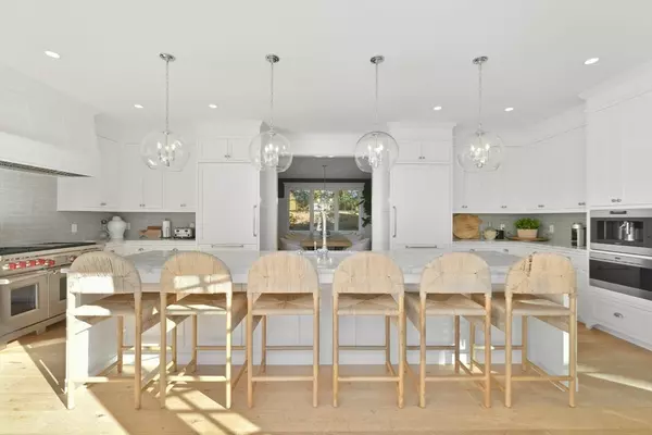 Chatham, MA 02633,558 Fox Hill Rd