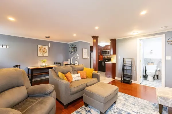 Foxboro, MA 02035,96 Main St #E2