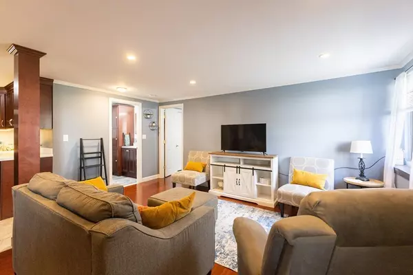 Foxboro, MA 02035,96 Main St #E2