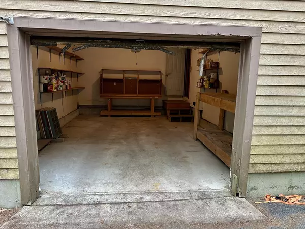 Falmouth, MA 02536,3 Viber Ln