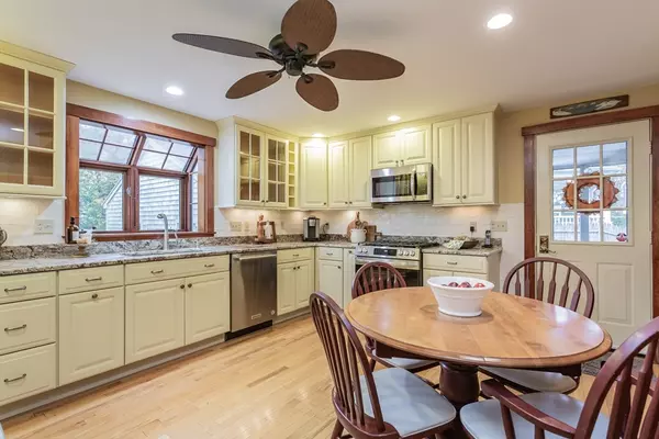 New Bedford, MA 02740,24 Acorn Street