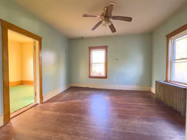 Fairhaven, MA 02719,16 Ash St