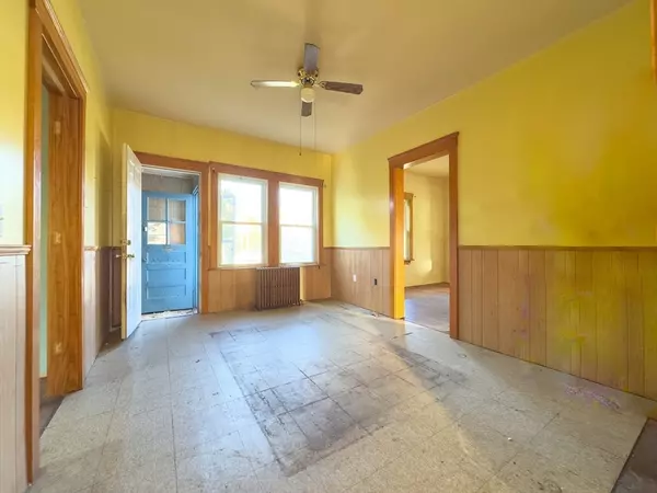 Fairhaven, MA 02719,16 Ash St