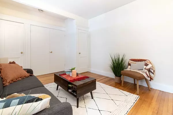 Boston, MA 02215,62 Queensberry #205