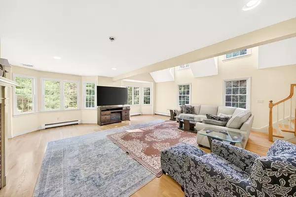 Lakeville, MA 02347,1 Great Cedar Dr