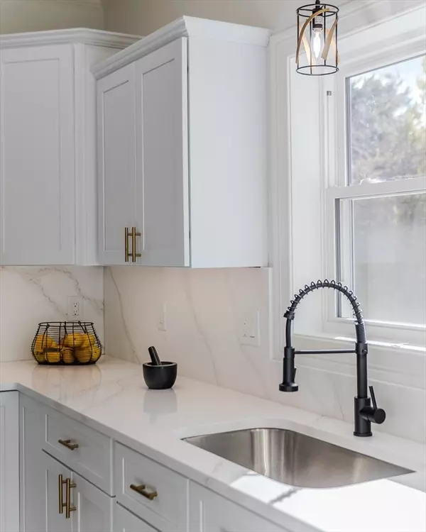 Palmer, MA 01069,135 Thompson St