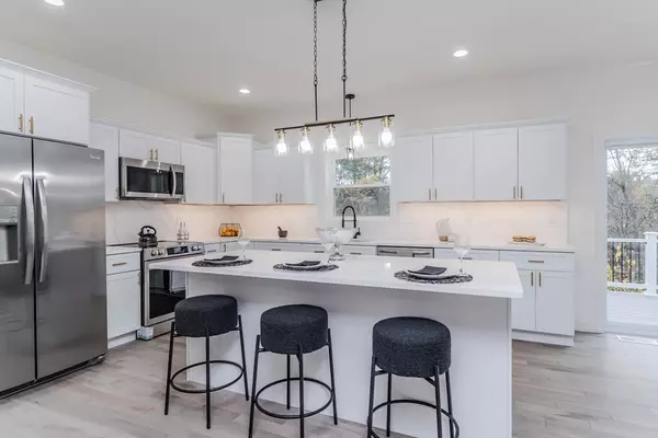 135 Thompson St, Palmer, MA 01069