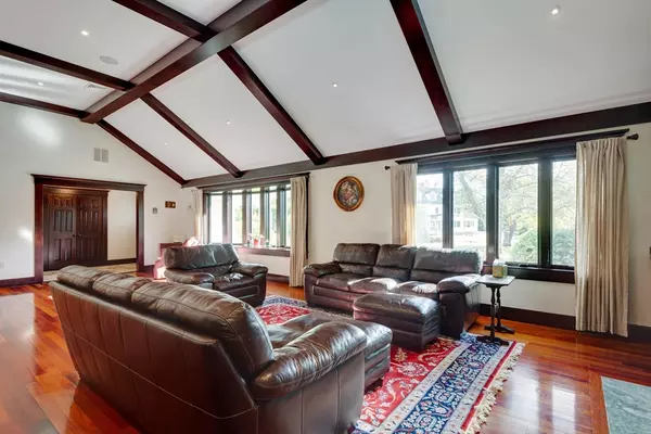 Winchester, MA 01890,10 Viking Rd