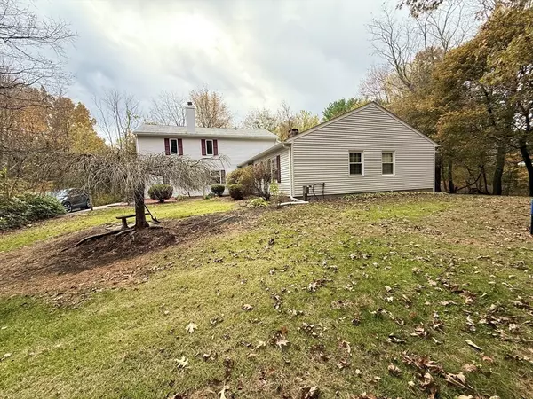 Sturbridge, MA 01566,7 Orchard Rd