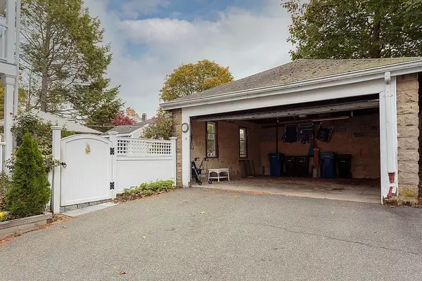 Milton, MA 02186,15 Fairfax Road