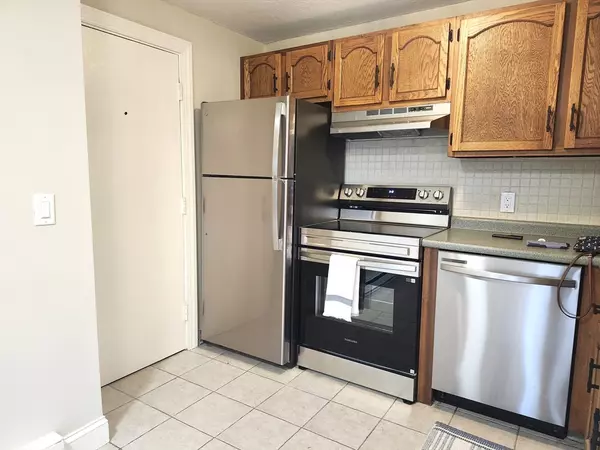 North Attleboro, MA 02760,19 Church St #C9