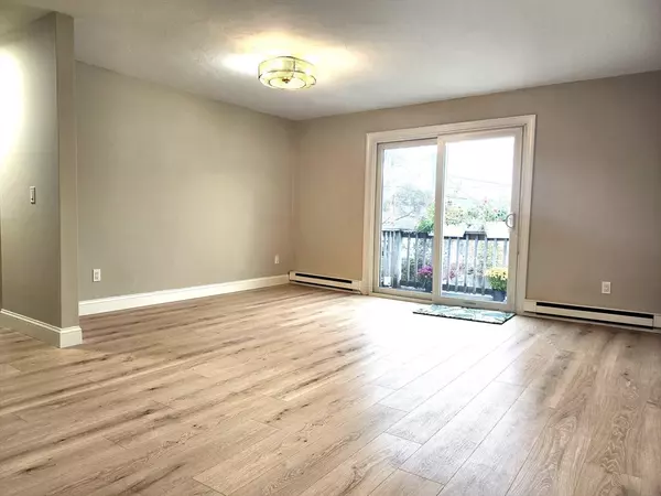 North Attleboro, MA 02760,19 Church St #C9