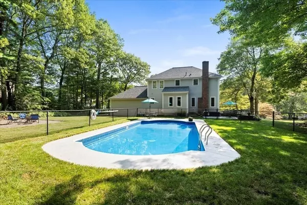 Sutton, MA 01590,19 Wildflower Dr