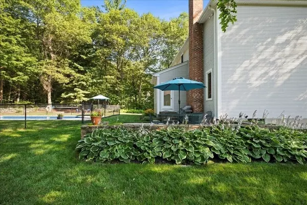 Sutton, MA 01590,19 Wildflower Dr