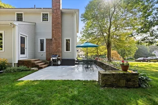 Sutton, MA 01590,19 Wildflower Dr