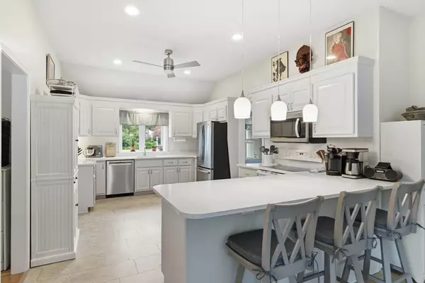 Falmouth, MA 02540,21 Tall Pines Rd