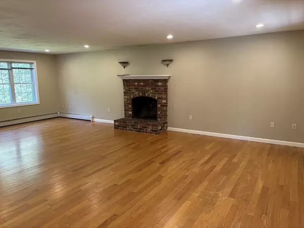 Hubbardston, MA 01452,7 George Howard Road #1