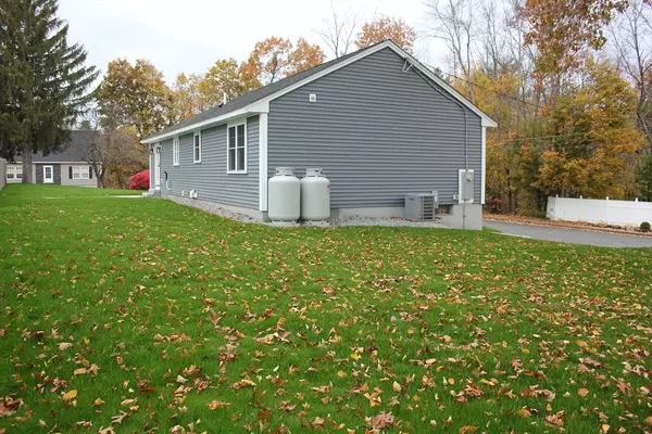 Hudson, MA 01749,30 Maple St