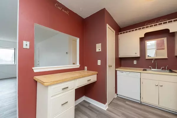 Brockton, MA 02301,685 Oak St #3-7