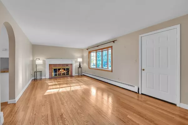 Maynard, MA 01754,4 Taylor Road