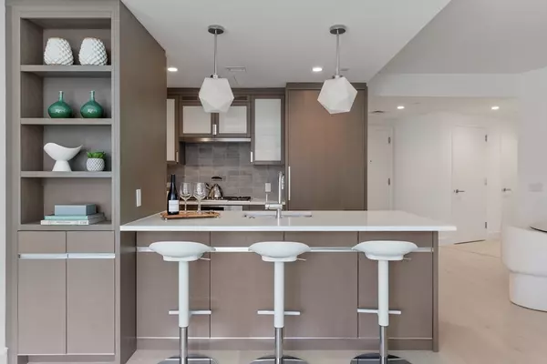 Boston, MA 02114,100 Lovejoy Wharf #11N