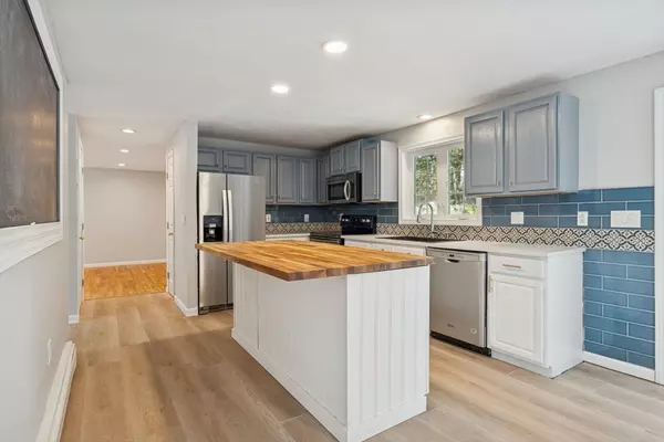 Amherst, NH 03031,16 Captain Danforth Lane