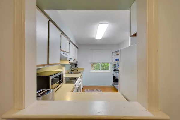 Hingham, MA 02043,16 Beals Cove #E