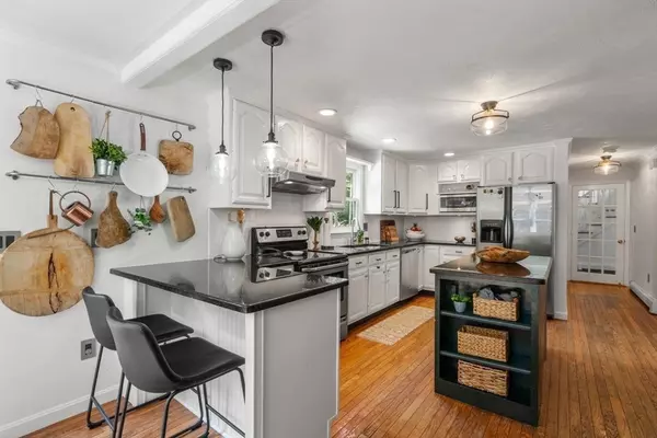 Rochester, MA 02770,9 Mayflower Ln