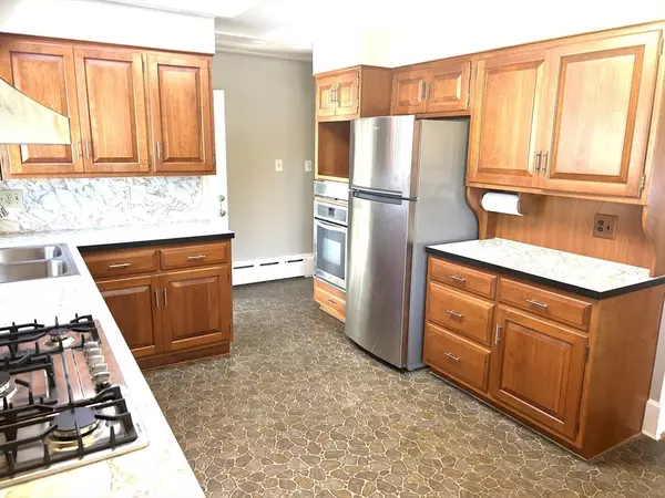 Dartmouth, MA 02748,752 Dartmouth Street #1