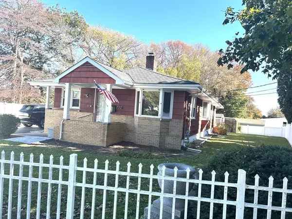 Dartmouth, MA 02748,752 Dartmouth Street #1